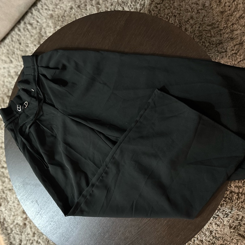 Beautiful loose fitting, high wasted dress pants